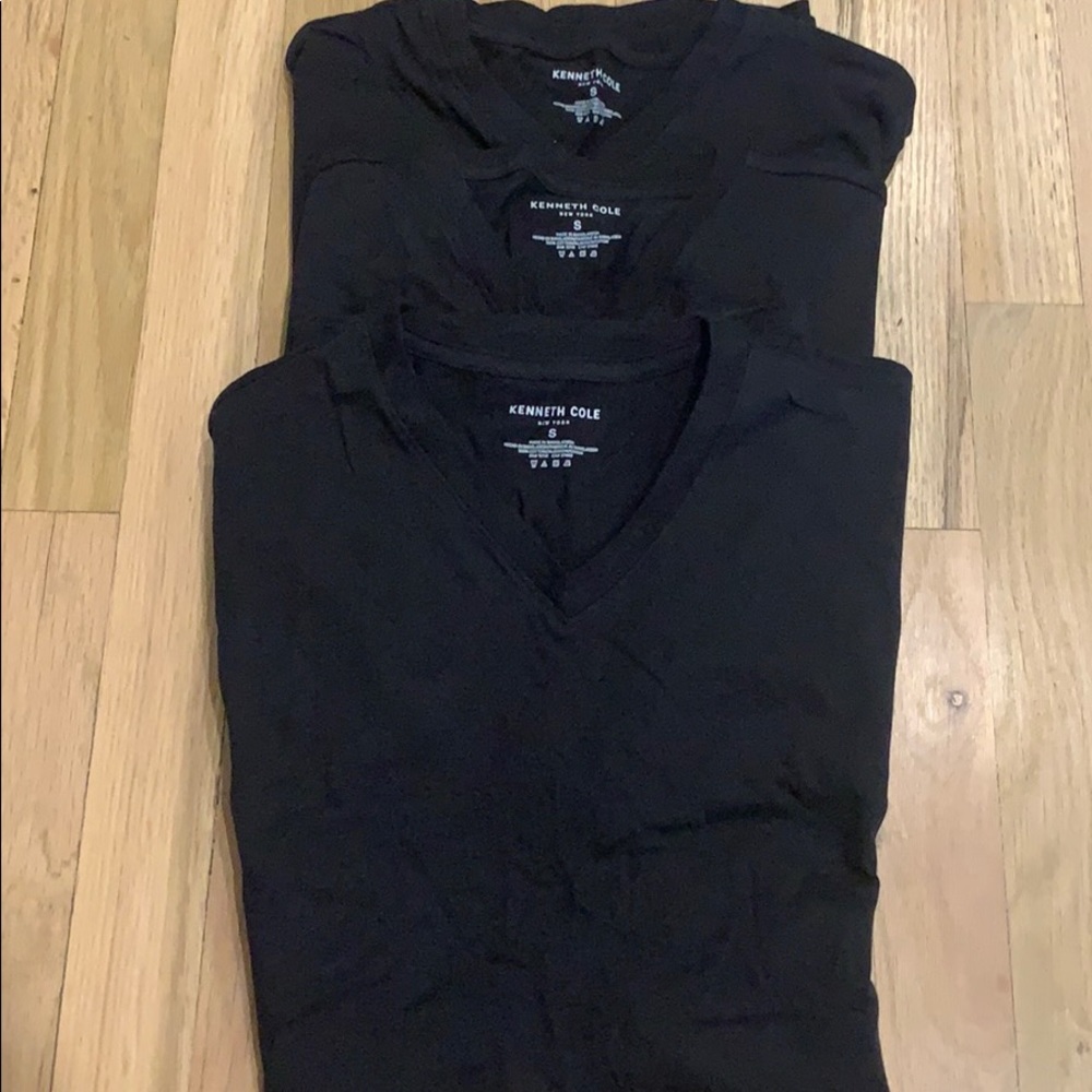 Bundle of 3 Kenneth Cole black vneck tshirts